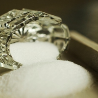 塩で簡単にできる！パワーストーンの浄化方法