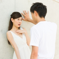 ネチネチして女みたい…未練がましい元彼の心理＆対処法