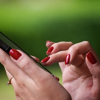 浮気相手と連絡は気をつけないと危険！？バレない最適な方法