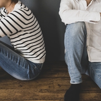 旦那の浮気が発覚…知らないふりは逆効果？ベストな対応とは