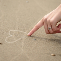 1本のはずの結婚線が3本もあった！？その意味とは？